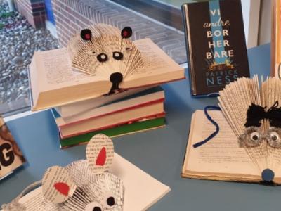 Bogmus af gamle aviser