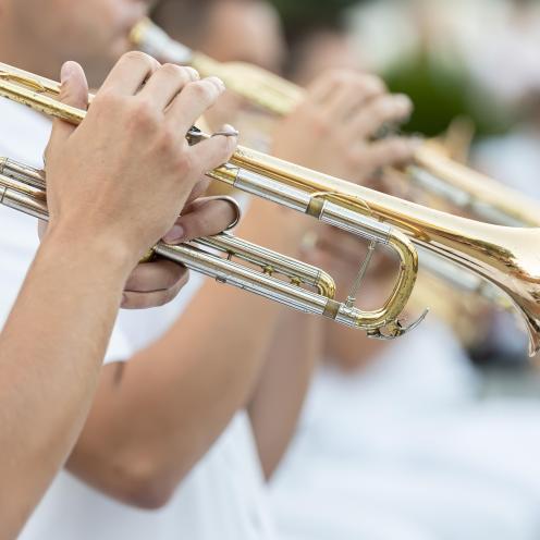 Gademusikkere spiller trompet