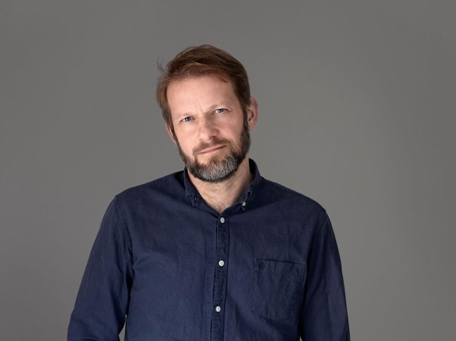 Portræt af Dennis Nørmark.
